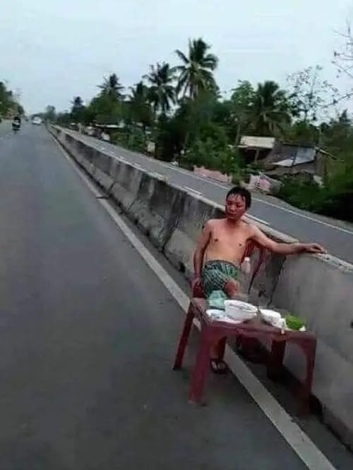 tengah jalan absurd berbagai sumber