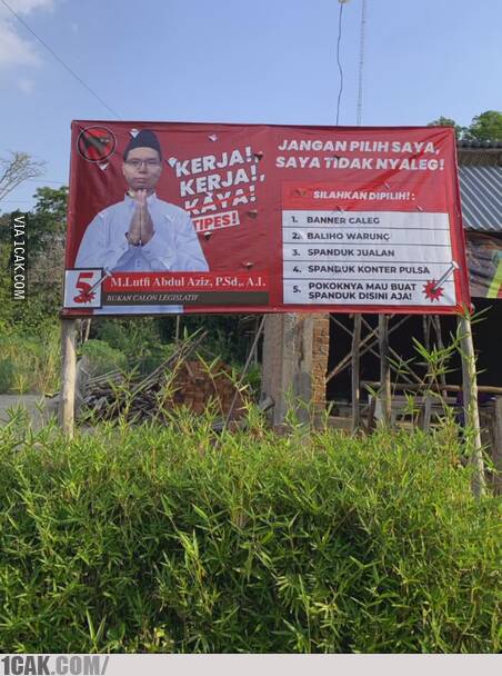 Spanduk warung mirip baliho caleg Berbagai sumber