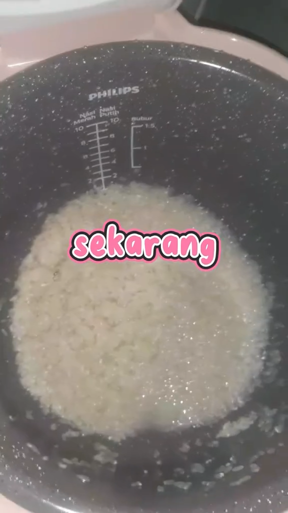 Tanpa perlu ditambah minyak goreng, ini trik menanak nasi agar tak cepat basi dan bau sampai 2 hari