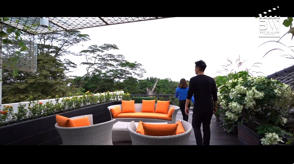 potret rooftop prilly latuconsina © YouTube