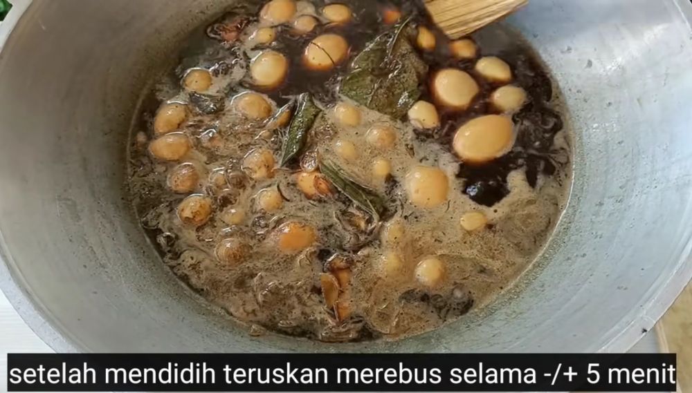Cuma butuh 11 menit merebus, ini trik memasak telur pindang agar bumbu meresap dan hemat gas