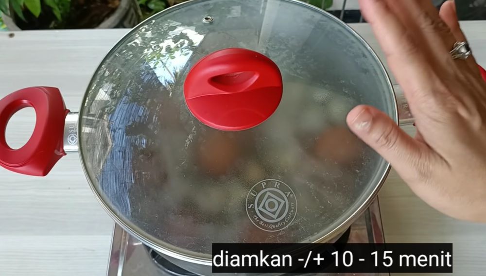 Cuma butuh 11 menit merebus, ini trik memasak telur pindang agar bumbu meresap dan hemat gas