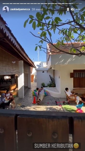 potret teras rumah zaskia adya mecca di jogja © berbagai sumber