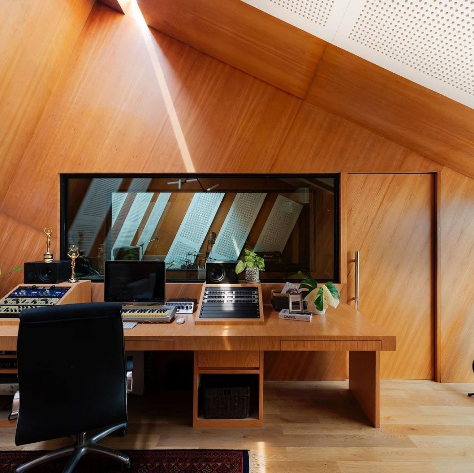 rooftop Ello ada studio musik © Instagram