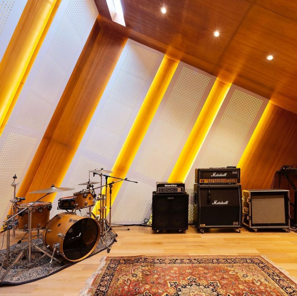 rooftop Ello ada studio musik © Instagram