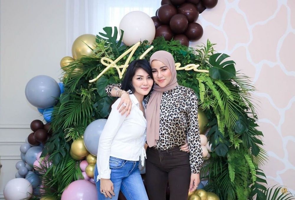 Olla Ramlan bareng istri baru mantan suami  © Instagram