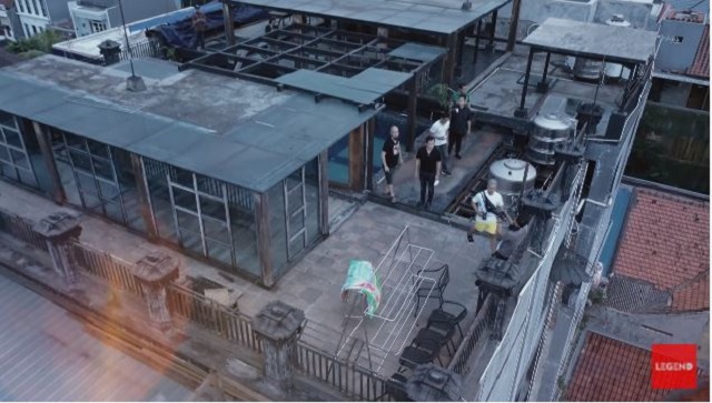 rooftop Ahmad Dhani yang estetik © YouTube