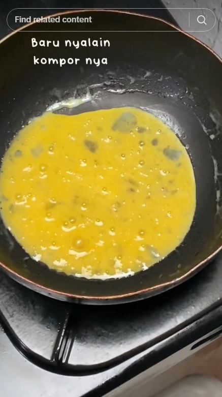 Cara praktis bikin telur dadar cuma pakai wajan tanpa mangkuk kocok, bikin hemat cucian