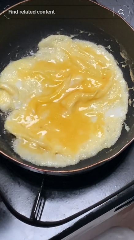 Cara praktis bikin telur dadar cuma pakai wajan tanpa mangkuk kocok, bikin hemat cucian