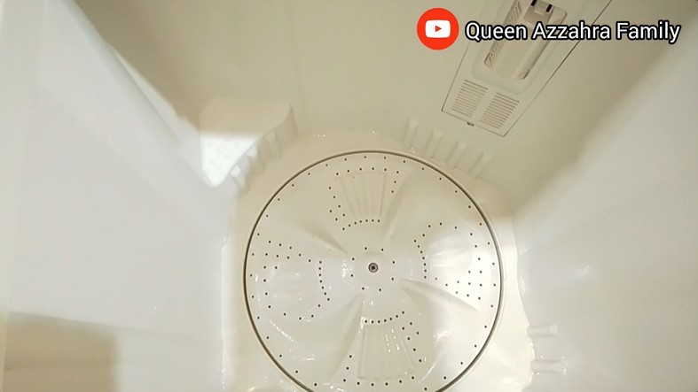 Bukan dibongkar atau ditaburi baking soda, ini cara bersihkan kerak di mesin cuci pakai 1 bahan dapur