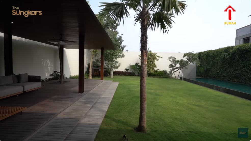 potret halaman belakang citra kirana © YouTube