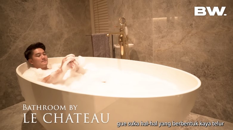 Boy William toiletnya pakai remote © YouTube