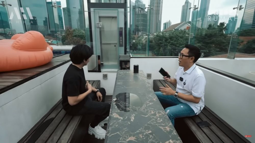 rooftop eko patrio ada lift khusus © 2024 brilio.net rooftop eko patrio ada lift khusus © 2024 brilio.net