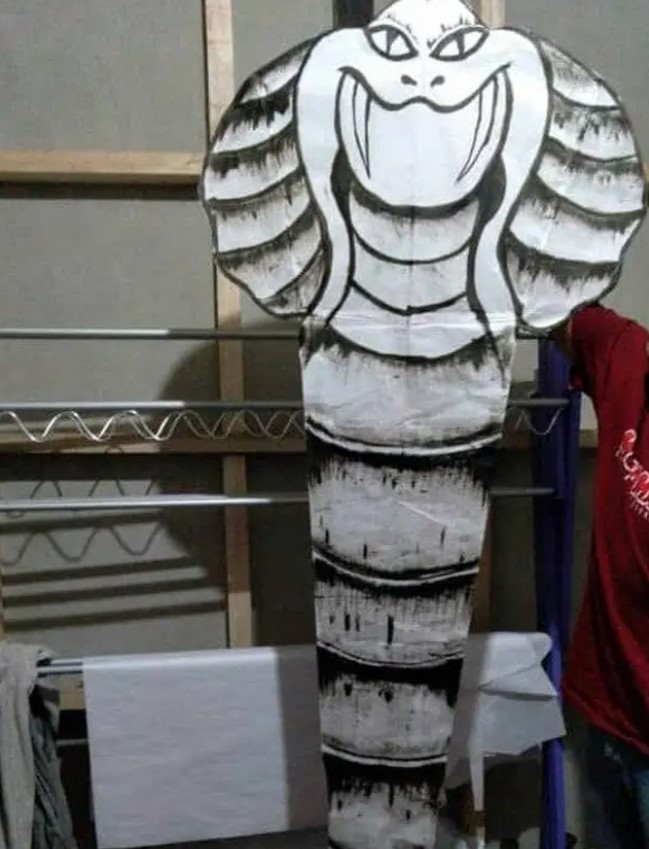 Layangan bikin salah paham  Berbagai sumber