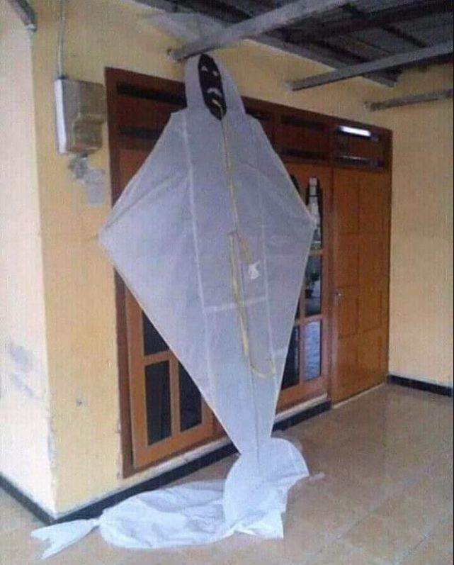 Layangan bikin salah paham  Berbagai sumber