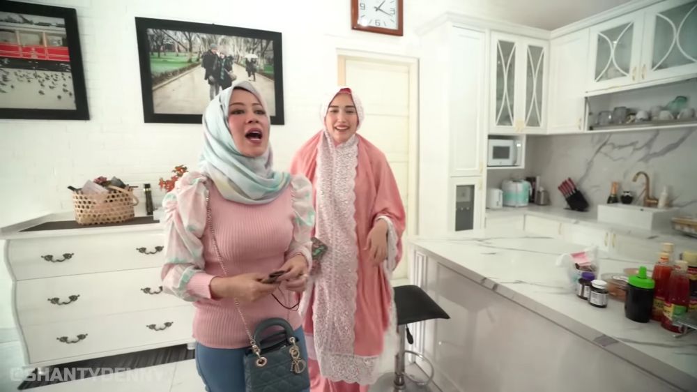 dapur pasha ungu serba marmer © 2024 brilio.net