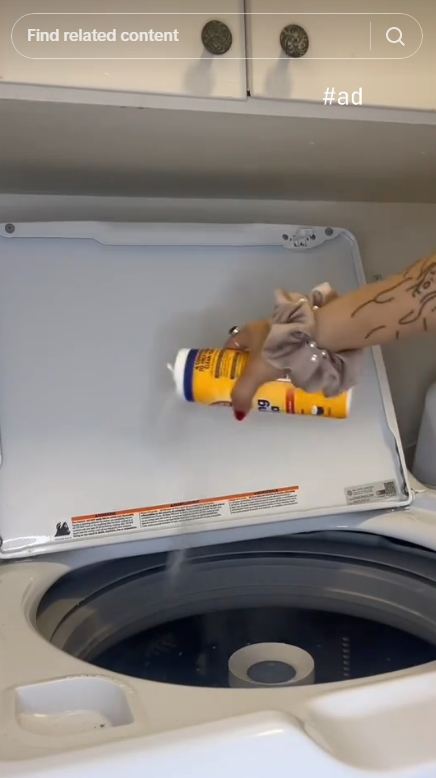 Bukan direndam sitrun, cara cuci handuk bau apek ala wanita ini bikin lebih wangi pakai 1 bahan dapur