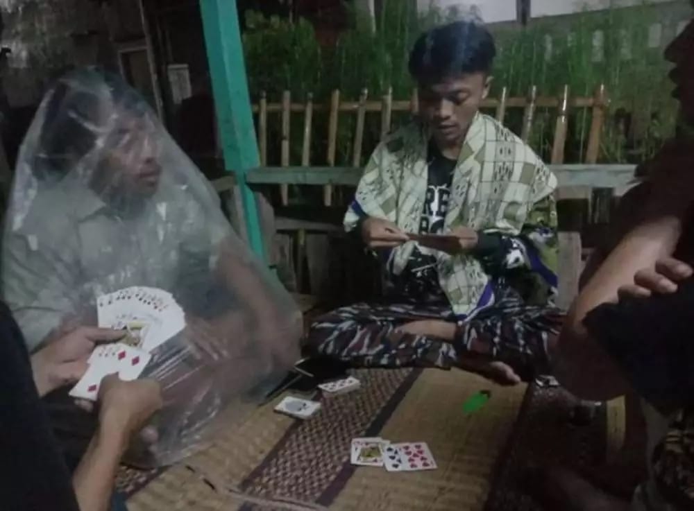 main kartu nyeleneh berbagai sumber