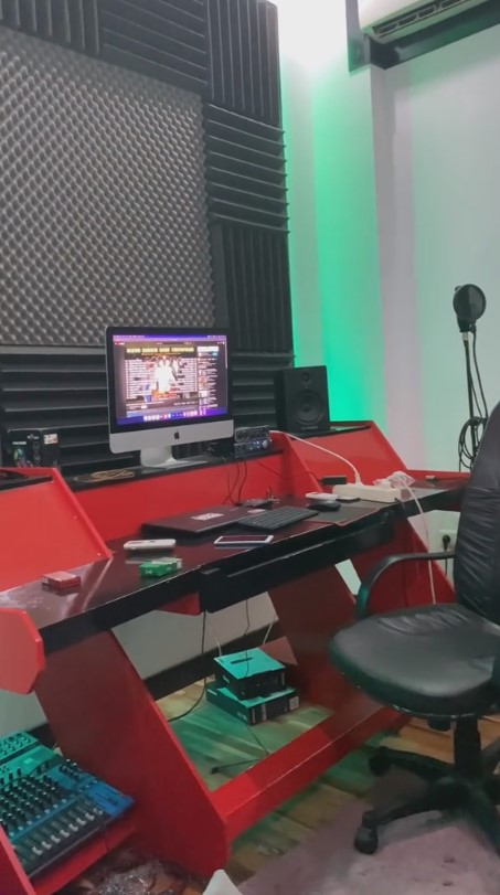 rumah baru andika kangen band di kampung © 2024 brilio.net