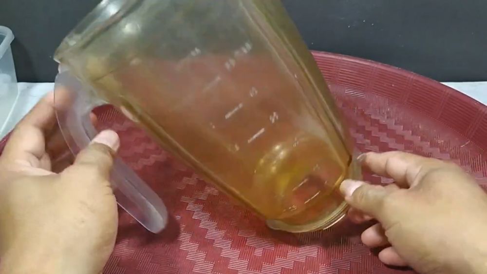 Modal Rp2.000, ini cara bersihkan gelas blender yang kusam agar kinclong lagi pakai 1 bumbu dapur
