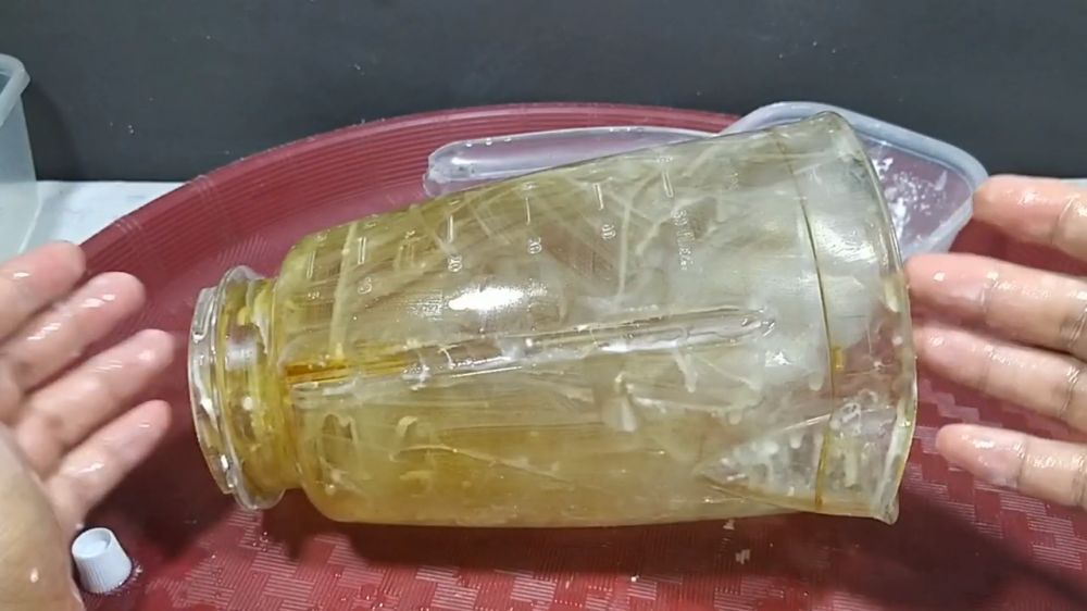 Modal Rp2.000, ini cara bersihkan gelas blender yang kusam agar kinclong lagi pakai 1 bumbu dapur