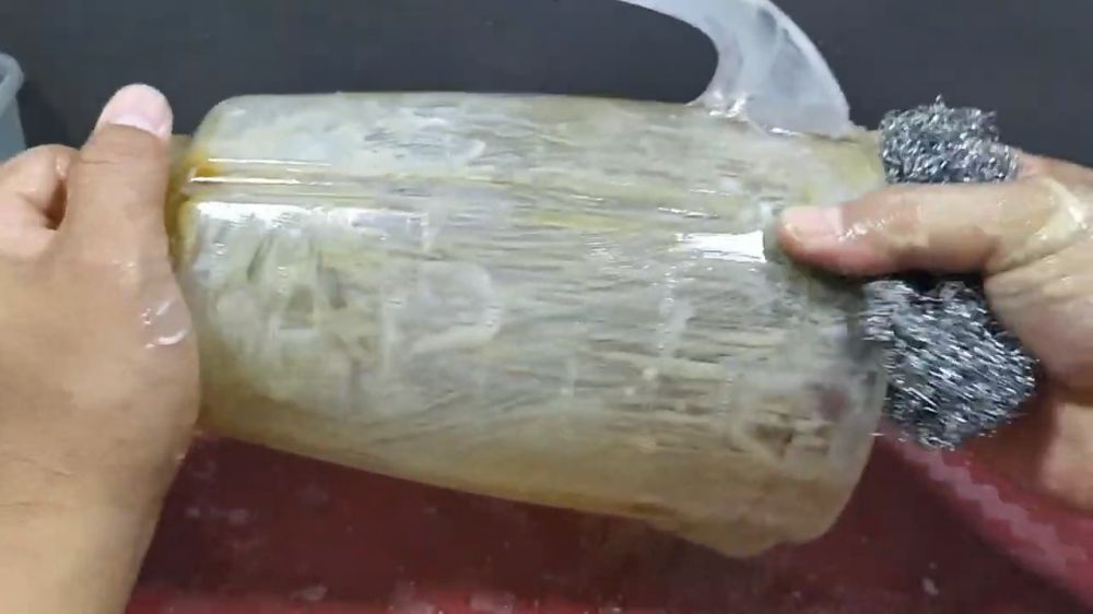 Modal Rp2.000, ini cara bersihkan gelas blender yang kusam agar kinclong lagi pakai 1 bumbu dapur