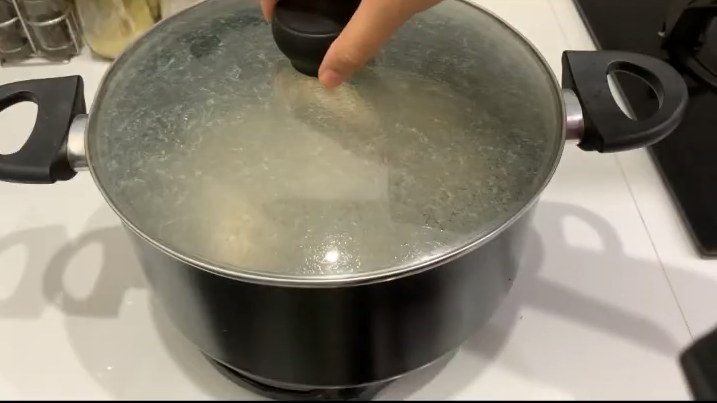 Tanpa presto, begini cara merebus ayam kampung agar empuk dan bebas bau amis dalam waktu 17 menit