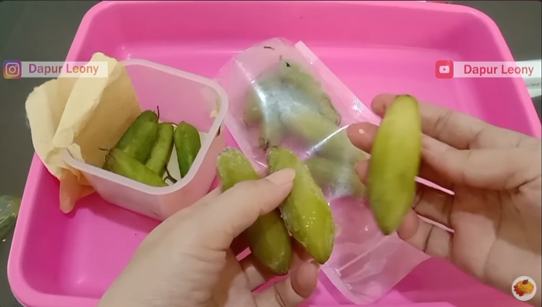 Bukan dibaluri garam, ini cara menyimpan belimbing wuluh agar awet hingga 4 bulan pakai 1 alat