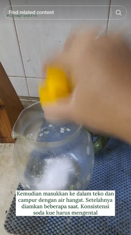 Bukan digosok sabun batang, ini trik bersihkan teko plastik yang kusam agar bening lagi seperti baru