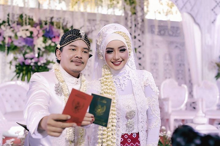 pernikahan musisi persunting dokter © berbagai sumber