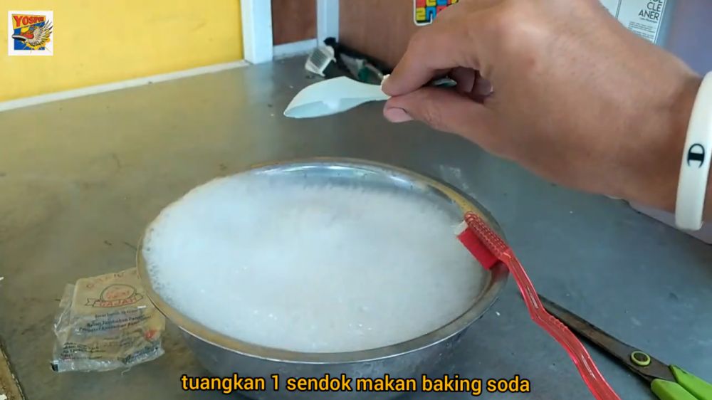Cukup tambah 1 bahan dapur, ini trik ampuh bersihkan topi kumal agar bersih seperti baru lagi