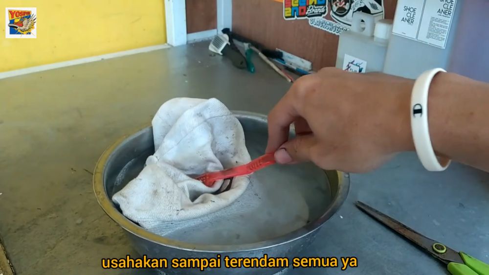 Cukup tambah 1 bahan dapur, ini trik ampuh bersihkan topi kumal agar bersih seperti baru lagi
