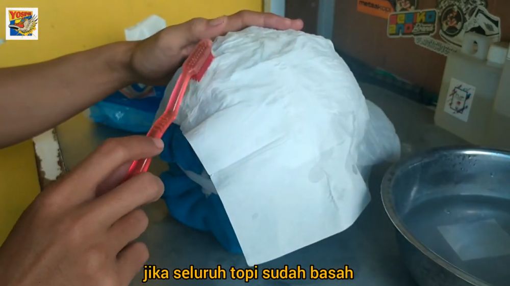 Cukup tambah 1 bahan dapur, ini trik ampuh bersihkan topi kumal agar bersih seperti baru lagi