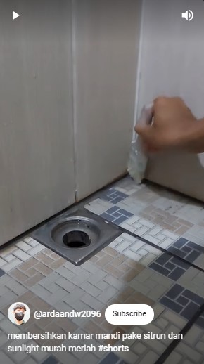 Tak perlu disikat, ini cara hilangkan noda kerak dan lumut keramik kamar mandi tambah 1 bahan dapur