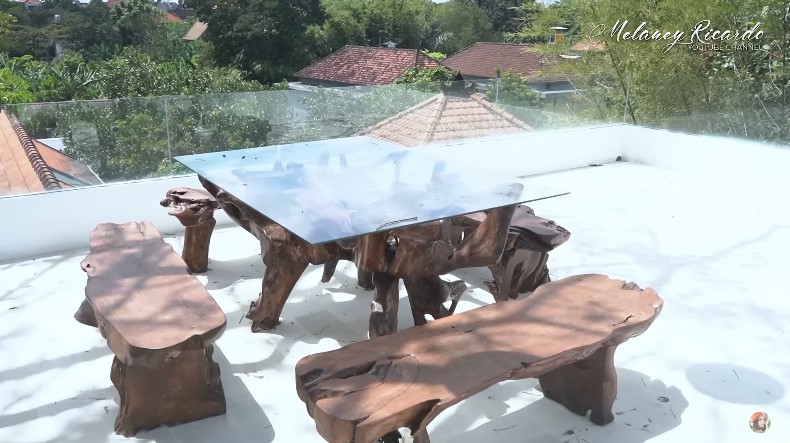 potret rooftop Indah Kalalo © YouTube potret rooftop Indah Kalalo © YouTube