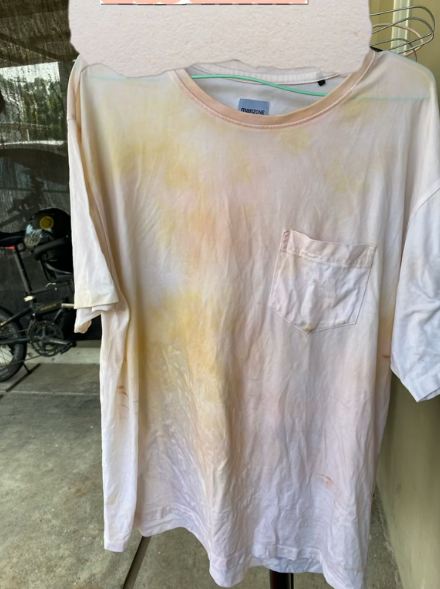 Tak perlu direndam pemutih, ini trik hilangkan noda luntur di baju putih cuma pakai 3 bahan dapur