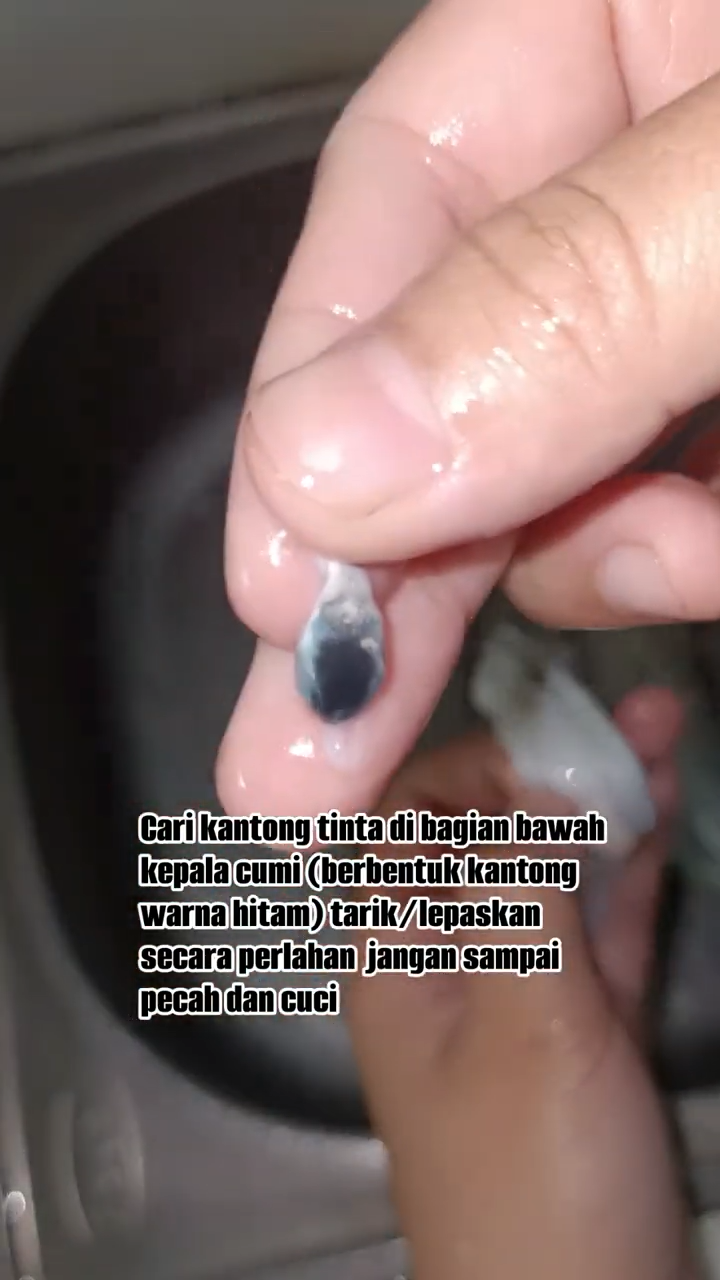 Tanpa direndam air jeruk nipis, ini trik bersihkan cumi agar tintanya tak pecah dan bebas bau amis