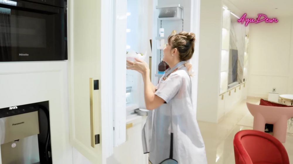 dapur ayu dewi pakai kompor Rp 500 juta © 2024 brilio.net