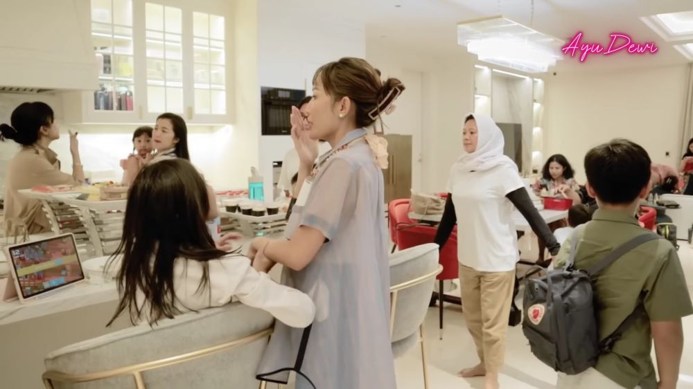 dapur ayu dewi pakai kompor Rp 500 juta © 2024 brilio.net