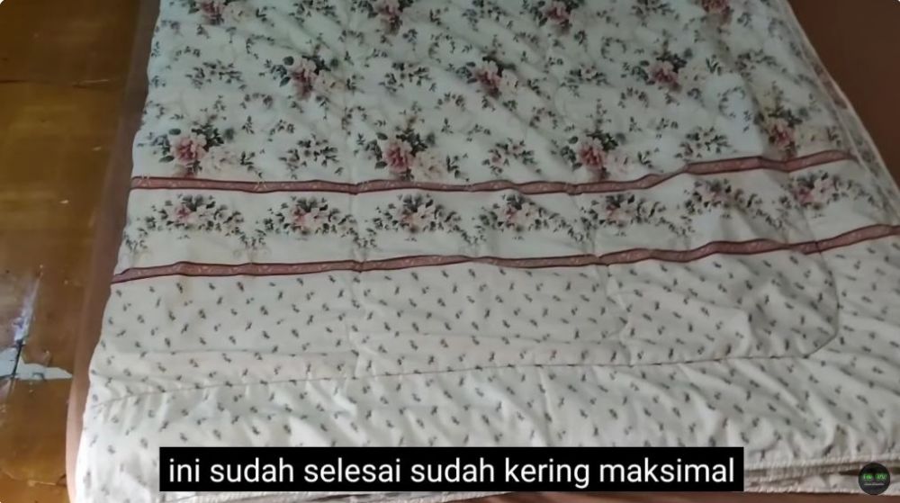Tanpa soda kue, ini trik cuci bedcover lama yang dekil dan bau agar bersih cukup tambah 1 bahan dapur