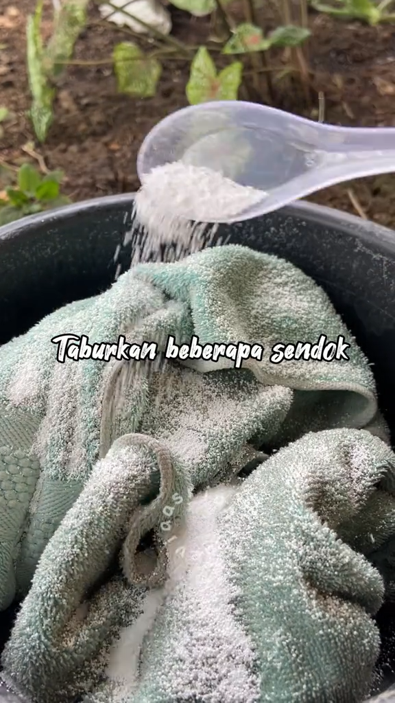 Jangan direndam baking soda, ini cara cuci handuk buluk agar bersih pakai tambahan 1 bahan sederhana