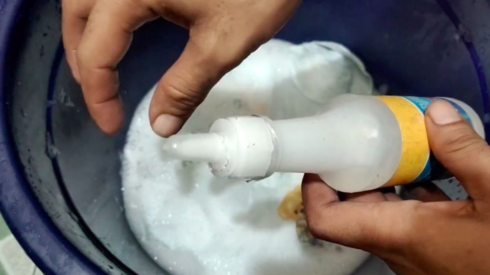 Cara pria hilangkan noda kuning di bantal ini cuma tambah 1 bahan dapur, ampuh tanpa direndam sitrun