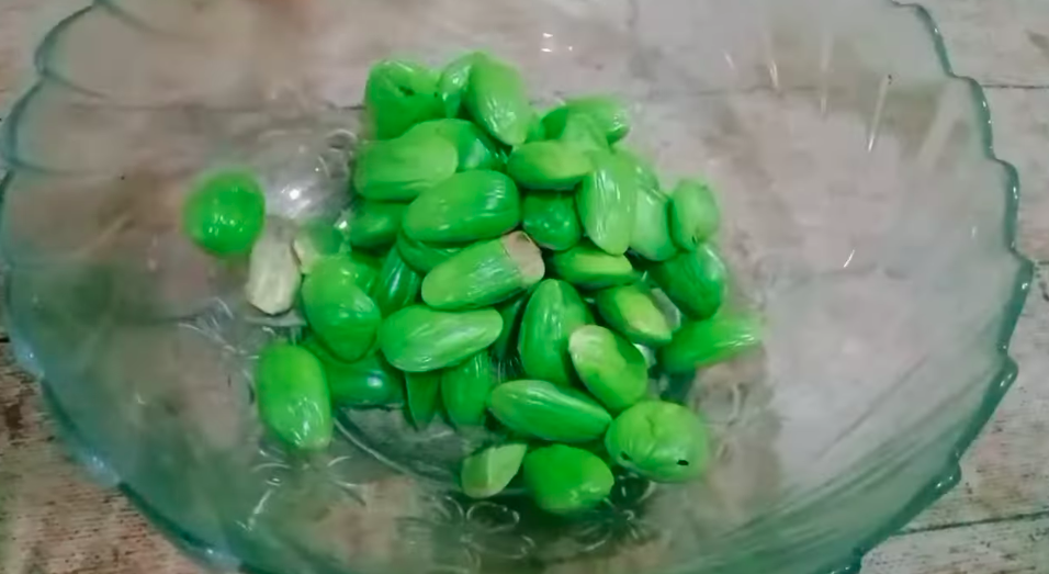 Tak perlu direbus dulu, ini cara praktis buat tumisan petai yang empuk dan nggak bikin mulut bau