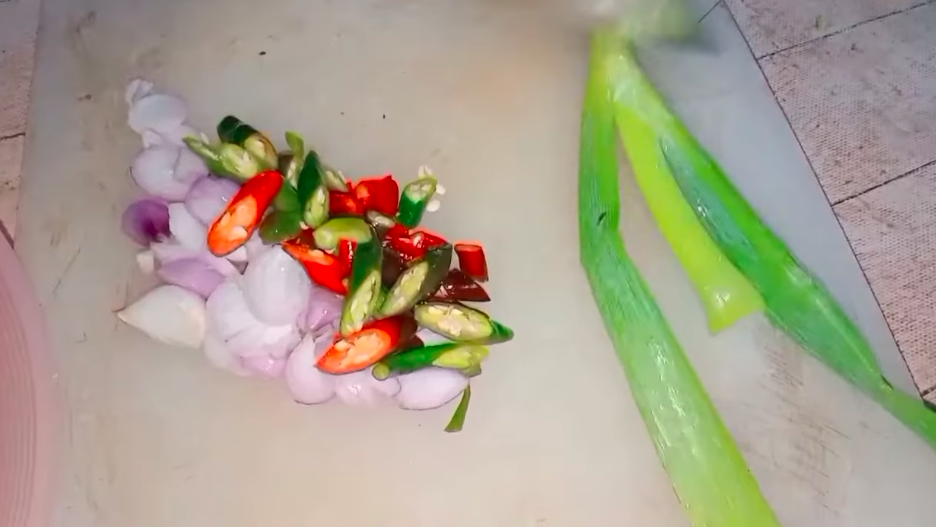 Tak perlu direbus dulu, ini cara praktis buat tumisan petai yang empuk dan nggak bikin mulut bau