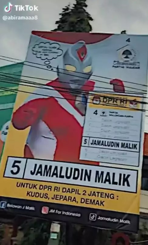 Gimik baliho terlalu niat  Berbagai sumber