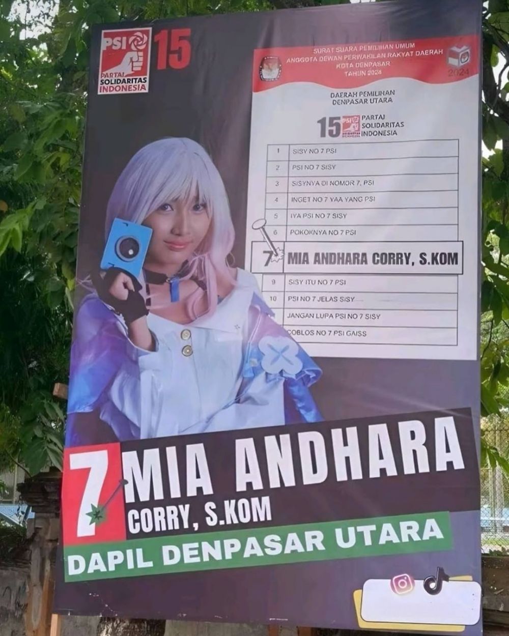 Gimik baliho terlalu niat  Berbagai sumber