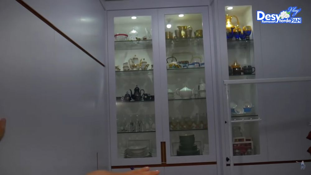 rumah lawas Desy Ratnasari di gang sempit © 2024 brilio.net rumah lawas Desy Ratnasari di gang sempit © 2024 brilio.net