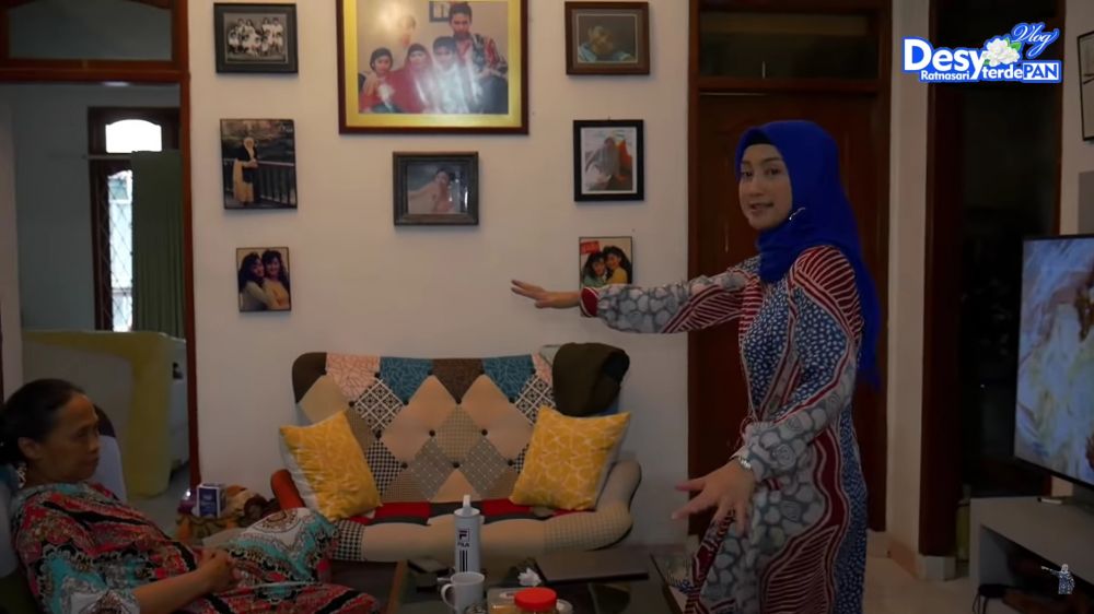 rumah lawas Desy Ratnasari di gang sempit © 2024 brilio.net rumah lawas Desy Ratnasari di gang sempit © 2024 brilio.net