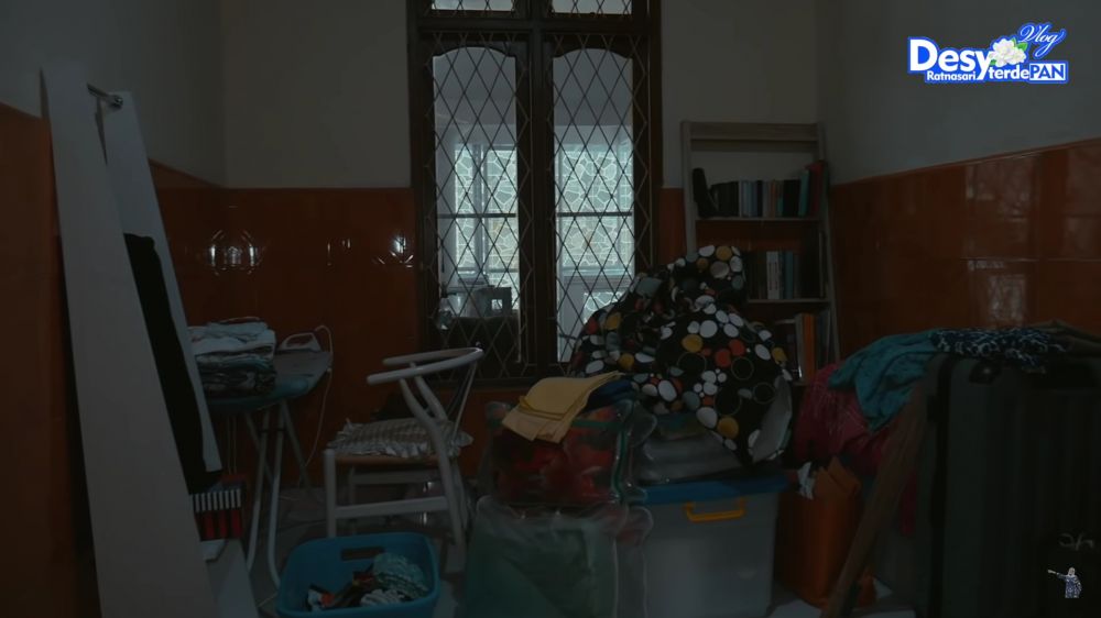 rumah lawas Desy Ratnasari di gang sempit © 2024 brilio.net rumah lawas Desy Ratnasari di gang sempit © 2024 brilio.net