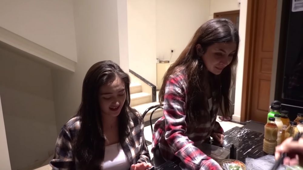 dapur rumah Sarah Keihl  © 2024 brilio.net